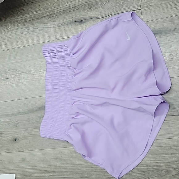 NIKE WOMEN'S SHORTS. - Picture 1 of 5